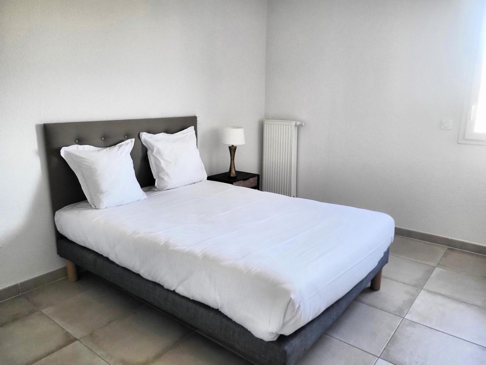 Zenao Appart'Hotels Villeneuve-Les-Avignon Exterior photo